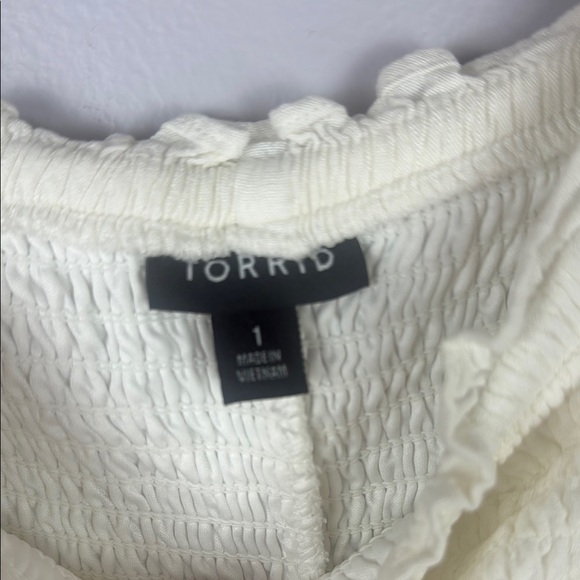 Torrid White Rayon Slub Smocked Bodice Long Sleeve Crop Blouse Size 1 - Picture 3 of 12